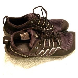 Men’s size 9 Merrill low profile tennis shoes